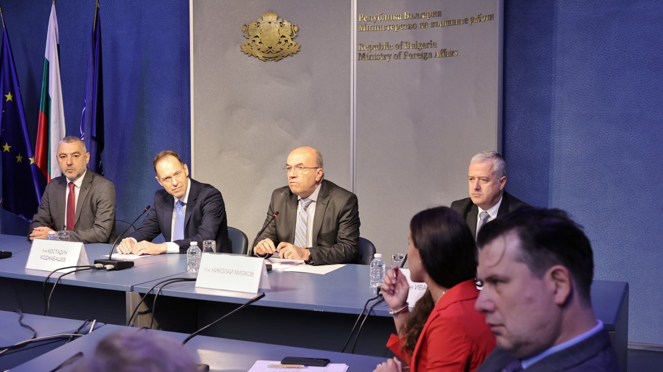 МВнР обмисля дали да приложи новия пакет санкции от ЕС срещу Русия