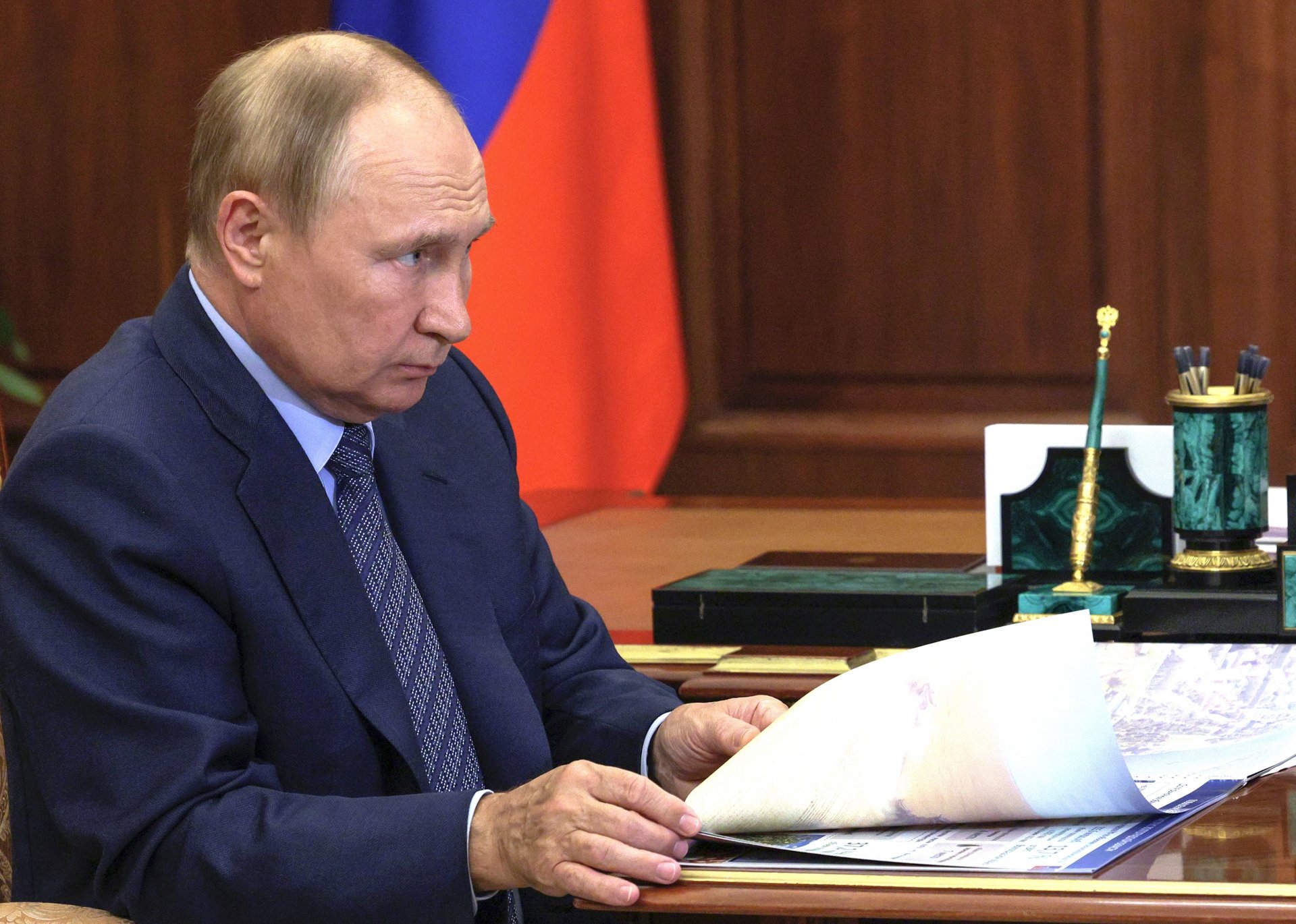 На 27 декември руският президент Владимир Путин подписа указ за ответни мерки с който забрани доставката на петрол и петролни продукти от Русия за страни, които спазват установения таван на цените