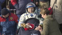 Руските космонавти се върнаха от МКС