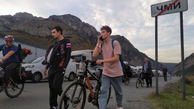 Узбекистан не възнамерява да депортира руснаците които бягат от частичната