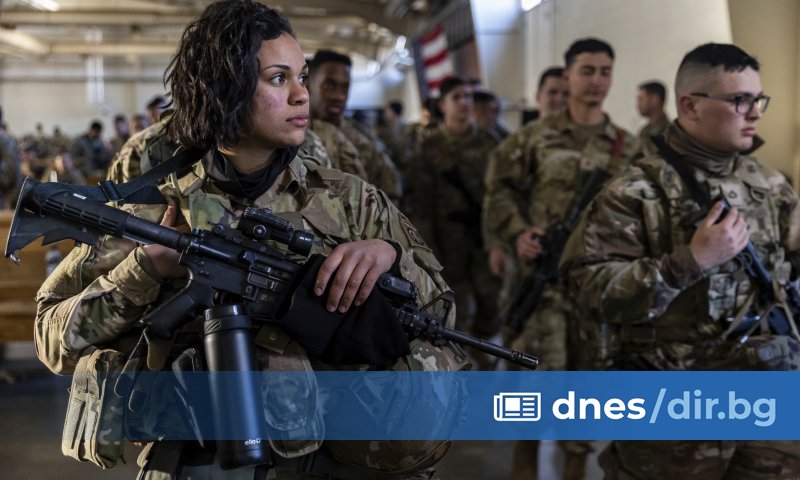 Бивш майор от американската армия и съпругата му, която е