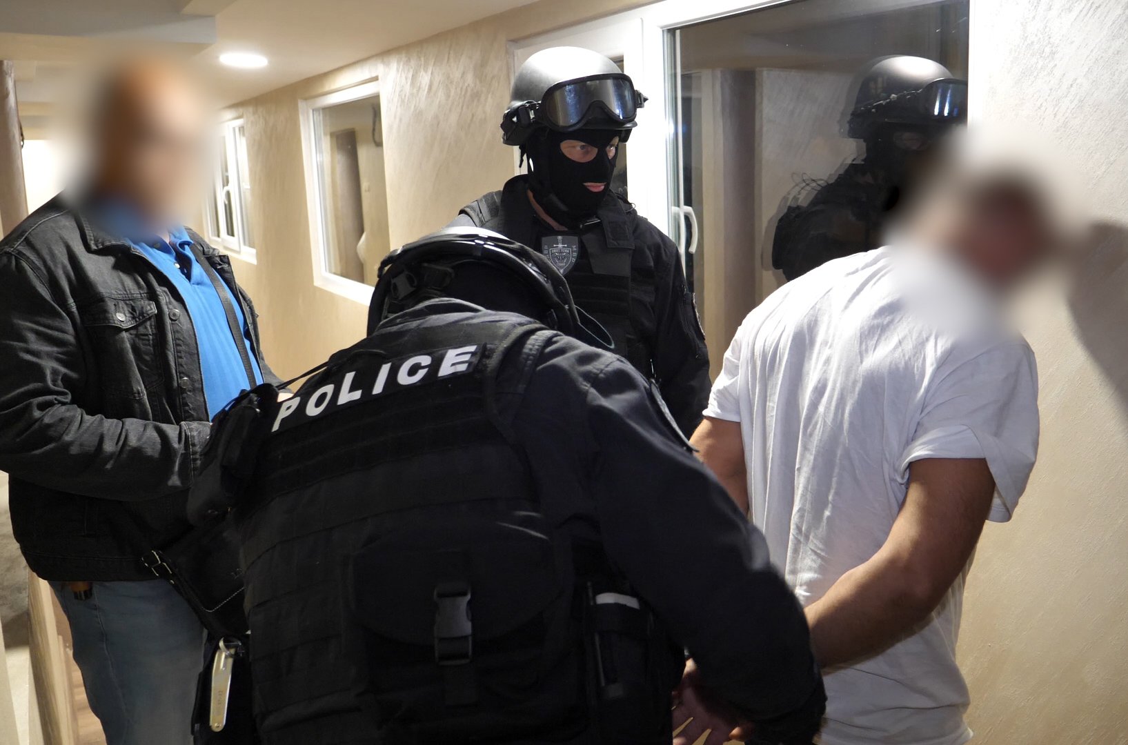 14 задържани в спецакция в столичния квартал "Христо Ботев"