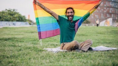 В Пакистан бе открита гореща линия за трансджендър хора в