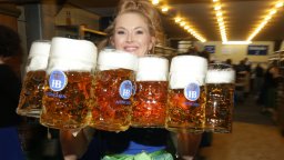 Октоберфест привлече 7 милиона посетители, но "изпи" по-малко бира