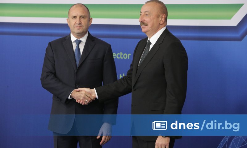 След церемонията президентите Румен Радев и Илхам Алиев ще открият
