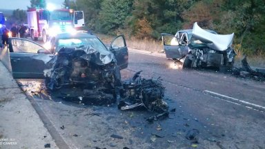 Катастрофа между два леки автомобила затвори пътя Бургас Малко Tърново