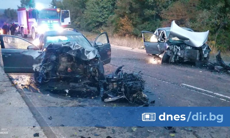 Трима пострадали при катастрофа между кола и бус с турска