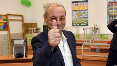 Почетният председател и основател на ДПС Ахмед Доган по традиция