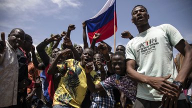 Френски представителства в Буркина Фасо бяха взети на прицел от