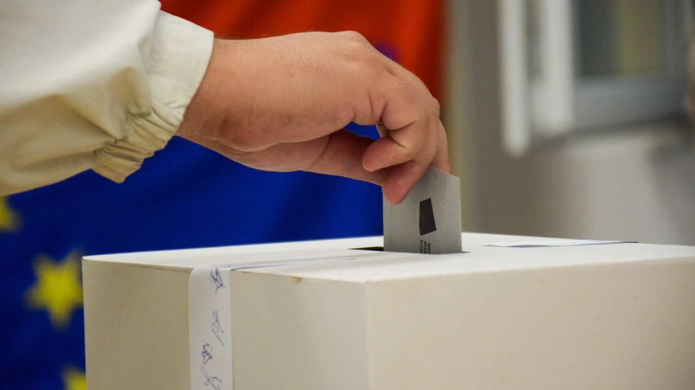 Словаците гласуват на референдум за конституционна поправка