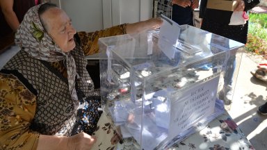 Централната избирателна комисия публикува първите официални данни за страната от предсрочния