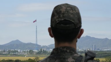 Пхенян изстреля десетки снаряди в буферната зона между двете Кореи