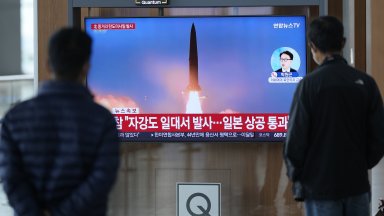 Северна Корея подкрепи руската анексия и изстреля балистична ракета над японски води (снимки)