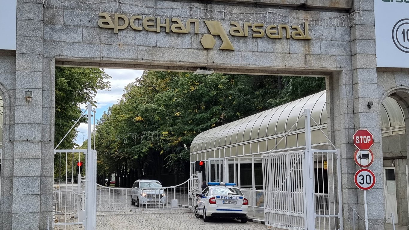 Контролиран взрив в завод "Арсенал" стресна жителите на Казанлък