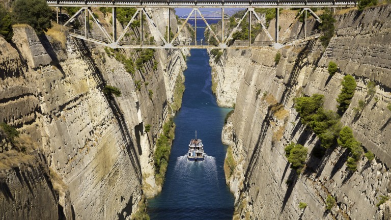 Гърция отваря Коринтския канал отново през юли