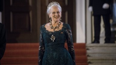Кралицата на Дания абдикира, за да спаси короната и брака на сина си