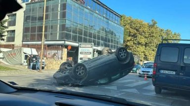 Две катастрофи затрудняват движението по бул Симеоновско шосе в София От