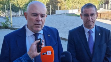 Явно някой е подвел министъра на вътрешните работи и му