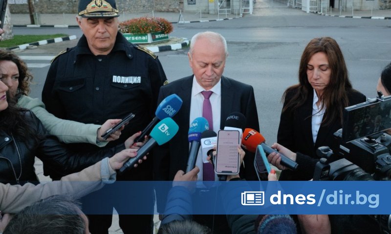 Мъж на 52 години се бори за живота си след