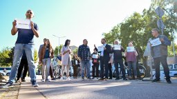 Протест и викове "Оставка" на първата копка за пробива под Водната палата (снимки)