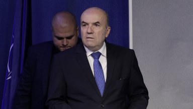 Служебният министър на външните работи Николай Милков заяви че очаква