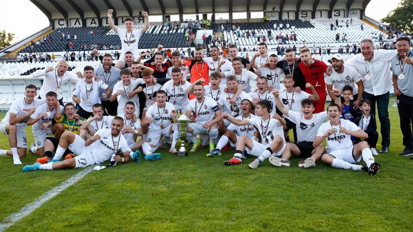 Славия се бори здраво за честта си, но се сбогува с младежката Шампионска лига