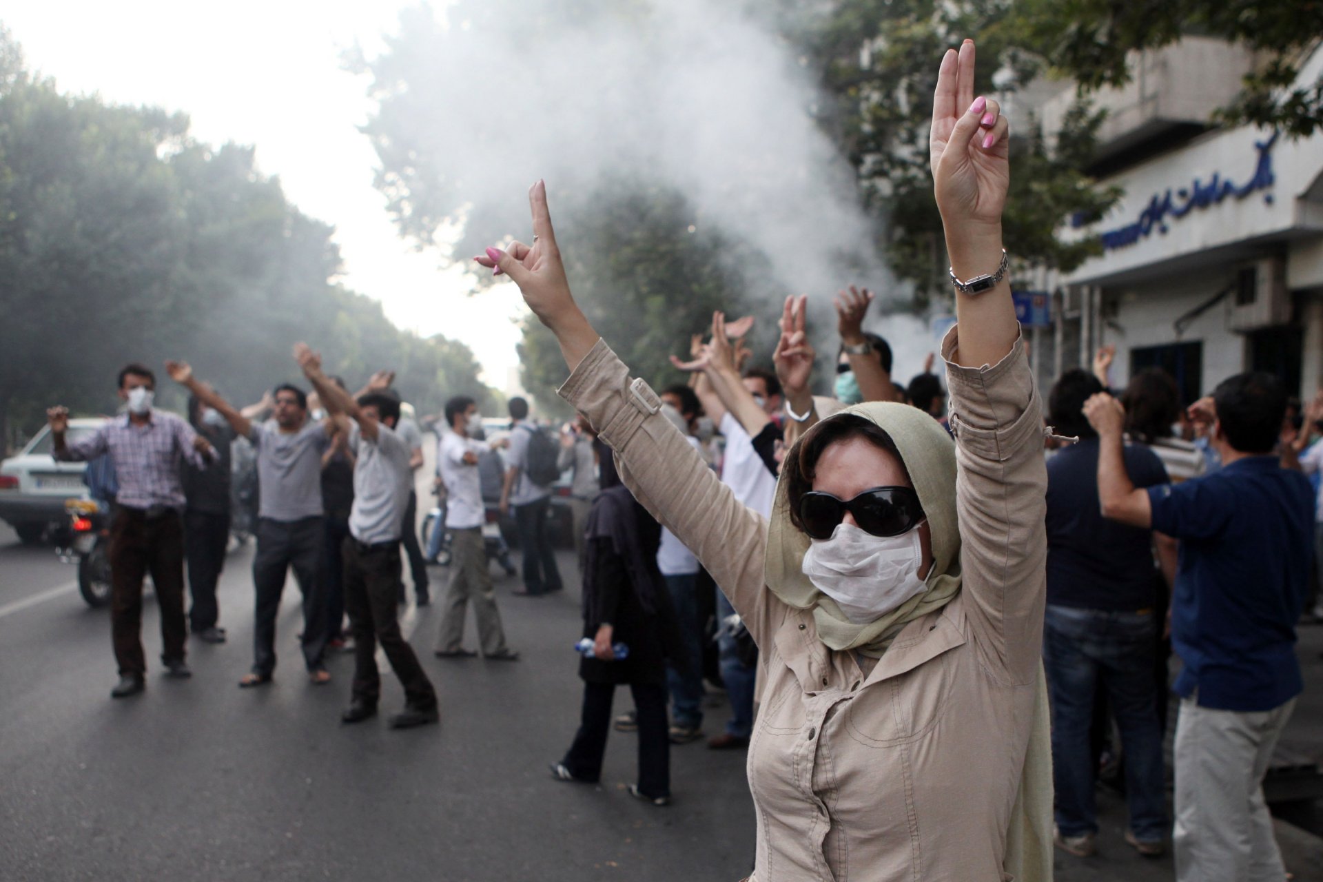 Атаката бе извършена на фона на безпрецедентни протестите, които от седмици разтърсват Иран