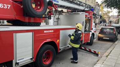 Шест апартамента са необитаеми след пожар в жилищна кооперация в