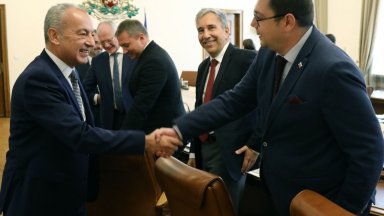 Служебното правителство продължава да работи за сигурността в доставките на