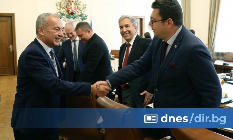 Служебното правителство продължава да работи за сигурността в доставките на