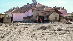 Проверяват къде са повечето от дарените за карловските села климатици 