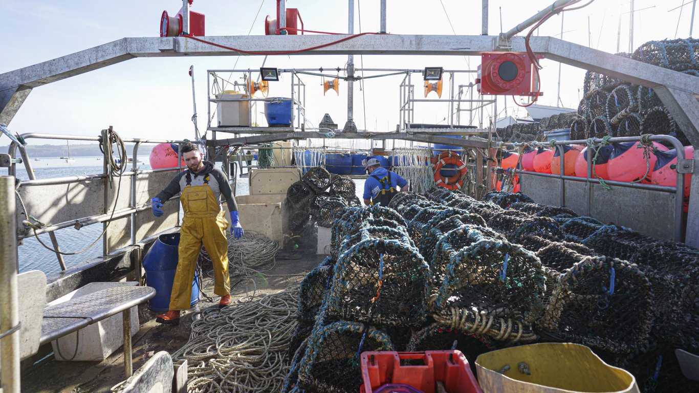 Норвегия ограничава достъпа на руски риболовни кораби до своите пристанища