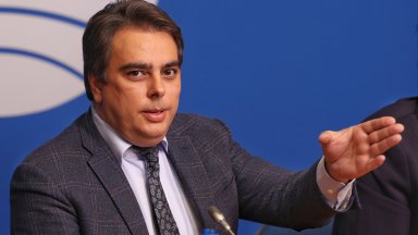 На въпрос ще се разцепи ли коалицията между Продължаваме Промяната