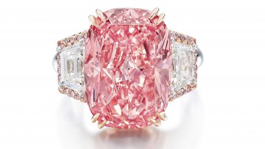 Рекордните 49,9 милиона долара бяха дадени за розов диамант на търг в Хонконг