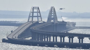 Планът включва разрушаване на Кримския мост който осигурява пътна и