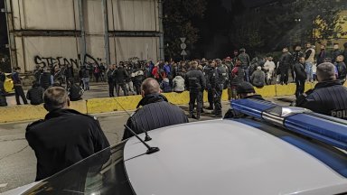 Полицията работи по две версии за смъртта на таксиметровия шофьор