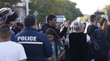 Близки и познати на таксиметровия шофьор който почина след като