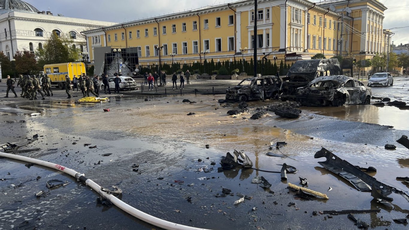 Eксплозии в Киев и редица украински градове, има жертви и ранени (видео и снимки)