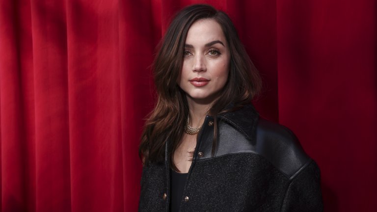 Ана де Армас замени Том Круз с привлекателен финансист