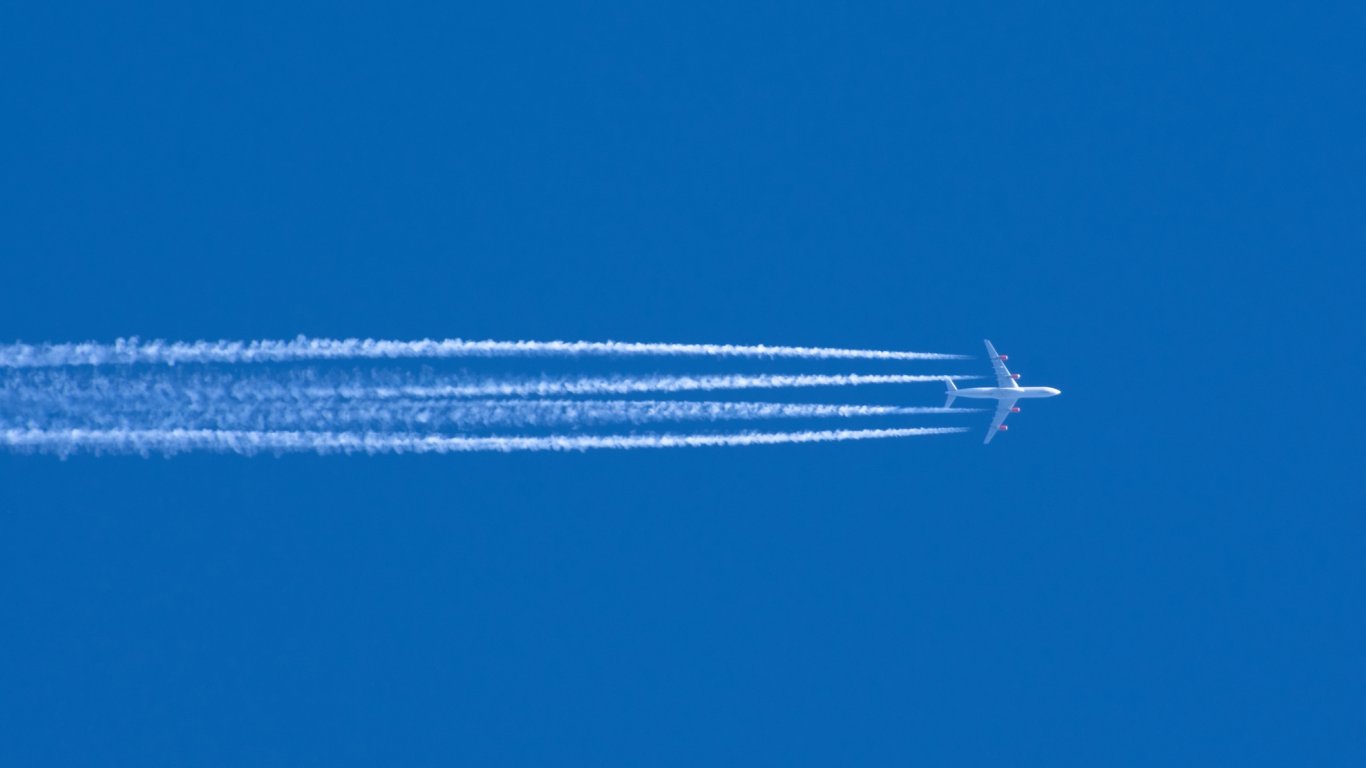 Невидимите следи от самолети показват голяма чувствителност на облаците към аерозоли