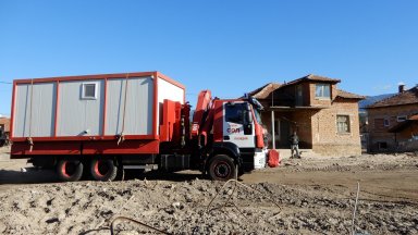 Повече от месец след наводнението в Карловско докараха първите три