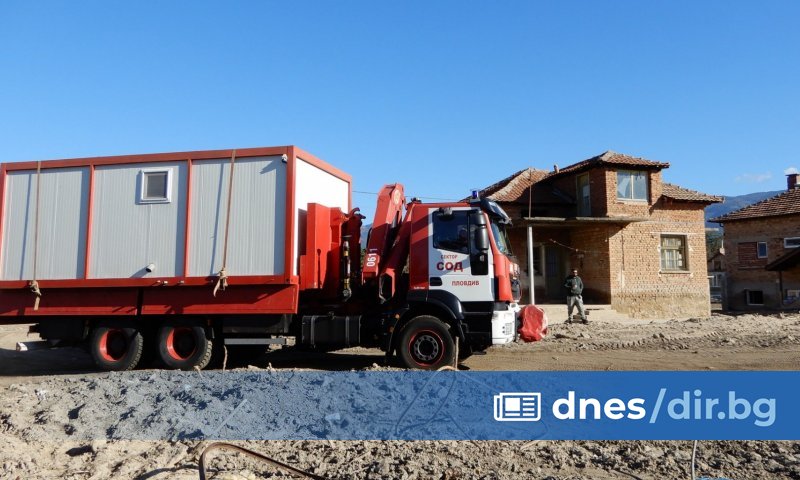 Повече от месец след наводнението в Карловско, докараха първите три