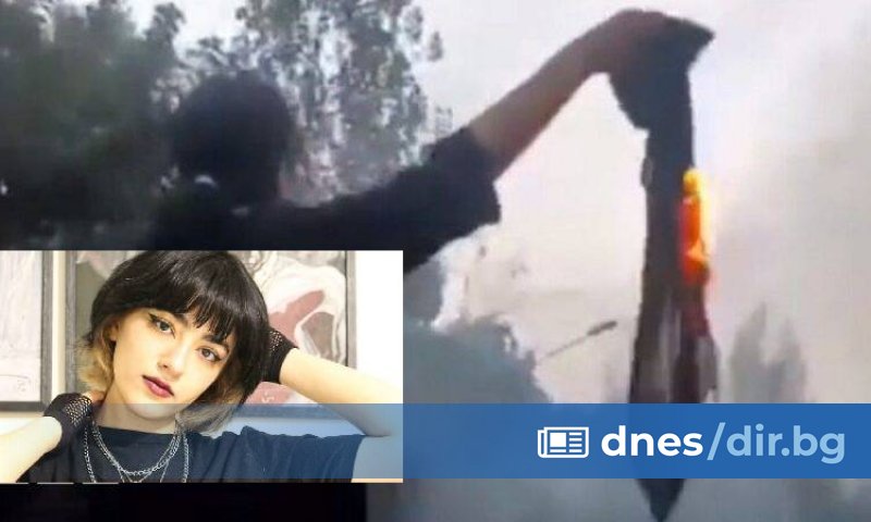Видеоклипове, публикувани в интернет, показват как иранска тийнейджърка протестира часове