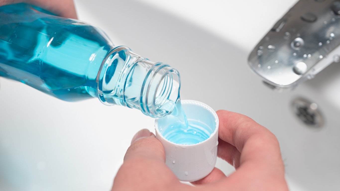 Течностите за устна хигиена може да потискат новия коронавирус