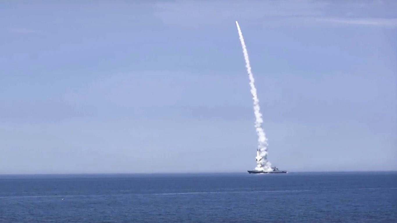 Украинската армия: Русия е удвоила броя на военните си кораби в Черно море