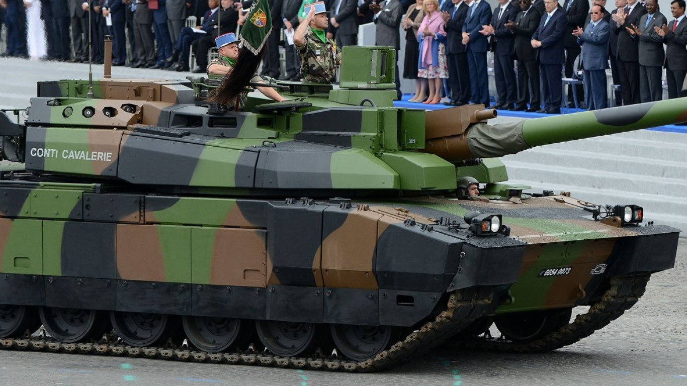 НАТО подсилва източния фланг: Франция изпраща танкове "Льоклерк" и бронирани машини 