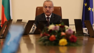 Служебният министър председател Гълъб Донев събира извънредно в понеделник ресорни министри