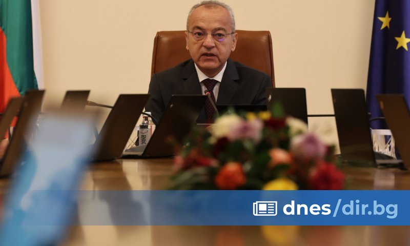 Служебният министър-председател Гълъб Донев събира извънредно в понеделник ресорни министри