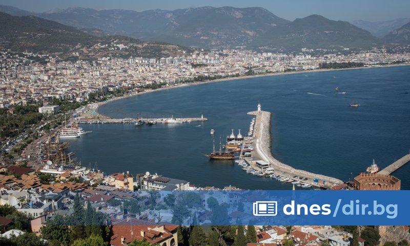 5-годишно момиченце от България се удави в басейн в турския курорт