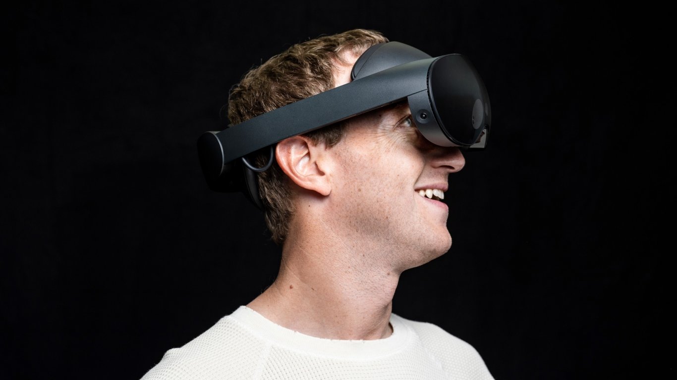Марк Зукърбърг представи нов VR-шлем